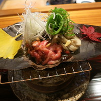 坂ぐち - 先付　飛騨牛朴葉焼き