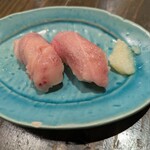 大衆立呑酒場 垂れ屋 - 炙り牛寿司