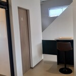 L'instant mieux - 2階のカフェ、トイレもあります。