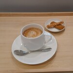 L'instant mieux - ホットコーヒー(焼菓子つき)　450円税込