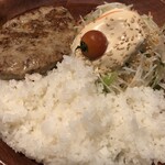 びっくりドンキー - 料理写真:レギュラーバーグティシュ（Ｍサイズ200g）¥1,080-（ライス大盛+¥120-、大盛ディッシュサラダ¥195-）