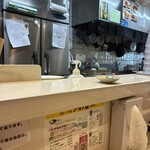 リッチなカレーの店 アサノ - カウンター越しの厨房