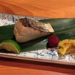 日本料理 たかむら - 鰆の塩焼き・いぶりがっこ・山桃