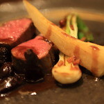 連理 - 「ローストした鹿フィレ肉と冬根菜 モリーユ茸のソース」