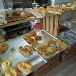 Kabanchi - 店内は狭いけど、パンの種類は豊富