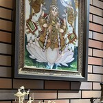 アジャンタ - 1階カウンターも良い。