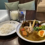 スープカレー 匙と香 - 肉無しでも、このボリューム