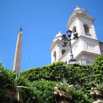 Hotel d’Inghilterra - Trinità dei Monti教会と古代オベリスク。現存する30本の内13本がローマにある