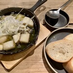 山芋の多い料理店 川崎 - 牡蠣と長芋のアヒージョ