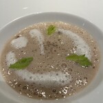 ラトリエ ドゥ ジョエル・ロブション - 栗の香りが素晴らしいスープ。
