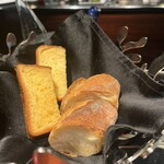 ラトリエ ドゥ ジョエル・ロブション - おかわりのパン。