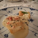 デ アドミラル - 長崎産のヒラメのロティ　ホタテ　ブリオッシュのパン　黒のオリーブ