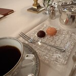 デ アドミラル - ボンボンショコラとみかんのマカロン