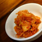 炭火焼肉 ホルモン にく式 - キムチ