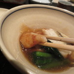 日本料理 晴山 - 下にはわかりにくいですが海老饅頭に小松菜が。