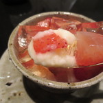 日本料理 晴山 - リンゴのすりながしとムースの中間の物と苺です。これもとても美味でした。