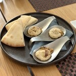 The Living Room with SKY BAR - ・フムス