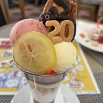 うなぎパイカフェ - このレモン、砂糖漬けになっていて酸っぱくないのだ❤︎