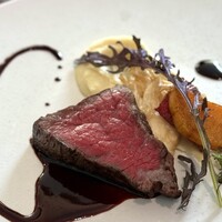 The Living Room with SKY BAR - ・国産牛ランプ　キノコのソテー　赤ワインソース