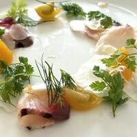 The Living Room with SKY BAR - ・ブリヒラのカルパッチョ　黄ゆずと季節の野菜