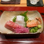오오타니 - 회: 히라메(광어), 참다랑어, 붉은 조개 회