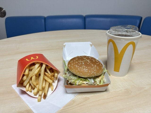 超レア　アメリカ　マクドナルド 超レア アメリカ マクドナルド アメリカ人が日本とアメリカのマックを