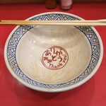 天丼と生蕎麦 天ぷら宮 - 完食後の丼の底にはありがとうの文字