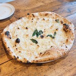 アンティーカ・ピッツェリア・ダ・ミケーレ 横浜 - チーズのピザ