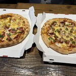 ピザハット - 料理写真:左 冬のワンダフル 右 ピザハットミックス