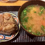 土鍋ごはんと和酒の店 おてだま - つくば鶏と加賀レンコン炊き込み