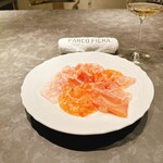 パルコ フィエラ - 生ハム・サラミ盛り合わせ
      
      