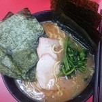 ラーメン 杉田家 本店 - ラーメン並＋のり増し