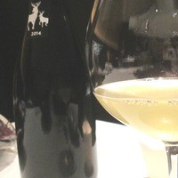 ハジメ - 最初の料理（磯）に合わせたお酒は滋賀の発砲のにごり白ワイン