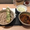 なぜ蕎麦にラー油を入れるのか。 御茶ノ水店