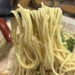 煮干中華そば専門 煮干丸 - 細麺ストレート　濃厚なスープが絡みます