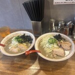 煮干中華そば専門 煮干丸 - 左:中盛230g  右:大盛280g  麺量の差がありますけどスープとのバランスでは中盛かな