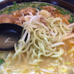 Tsuruoka Ya - だだちゃ豆を練り込んだ緑色の麺