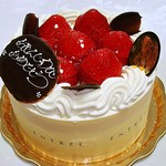 菓子工房 アントレ - 苺生ﾃﾞｺﾚｰｼｮﾝｹｰｷ5号　3153円　（2014/6）　（＾ω＾）　うちはｺﾚが一番ですｗ