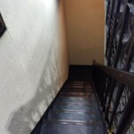 すし寿 - お店は地下