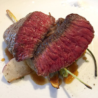 リストランテ ラストリカート - 岩手産短角牛ウチモモ肉のポワレ　マデラ酒風味のソース