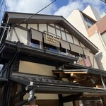 ベンジャミンステーキハウス - 渋い外観