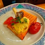 黒部サンバレーホテル - 焼肴（鮭のタルタル焼、パプリカとエリンギ添え）