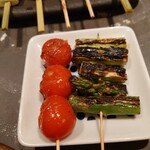 焼鳥酒場 本田商店 - ミニトマト焼き、アスパラ焼き