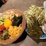 焼鳥酒場 本田商店 - 鶏そぼろ爆弾