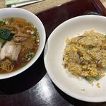 萬珍軒 - 萬珍軒幸田店(愛知県幸田町)ラーメン＋チャーハン(ハーフ)セット,TMGP撮影