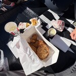 ケンタッキーフライドチキン - 料理写真:公園にてケンタッキー!お隣の家族はマックだった。