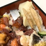 すし匠 - ガリやごぼうの箸休めも