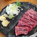 鶴見川橋もつ肉店 - 牛レアロースト