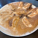 悦悦飯店 - 手作り焼き餃子 680円