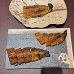 うなぎ料亭 山重 - 蒲焼（半身）　上から　未来鰻、共水鰻、でしこ